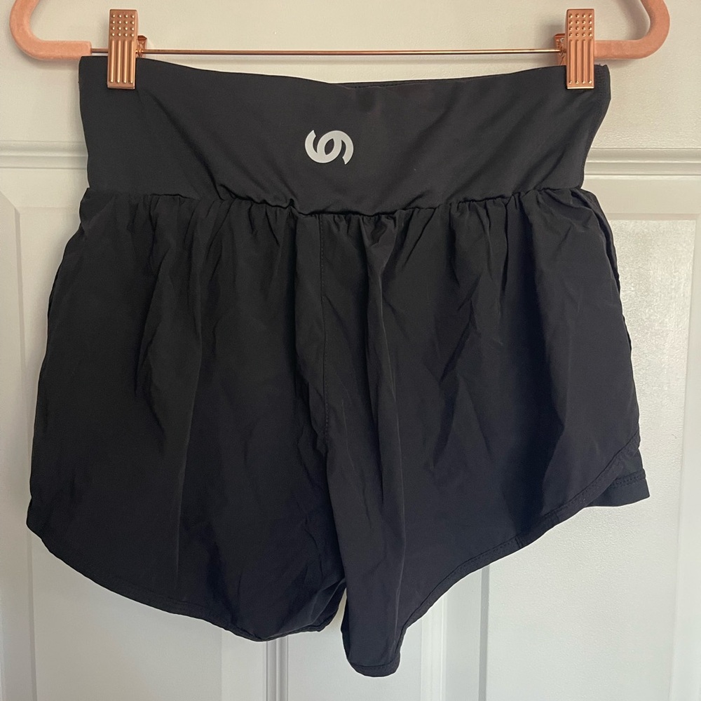 2 in 1 Women's Workout Shorts for Athletic Gym Running Shorts with Phone Pockets - Picture 4 of 5